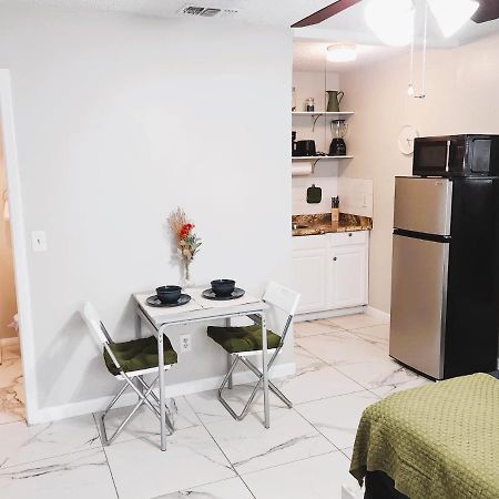 Adorable Mini Suite In Tampa Exterior foto